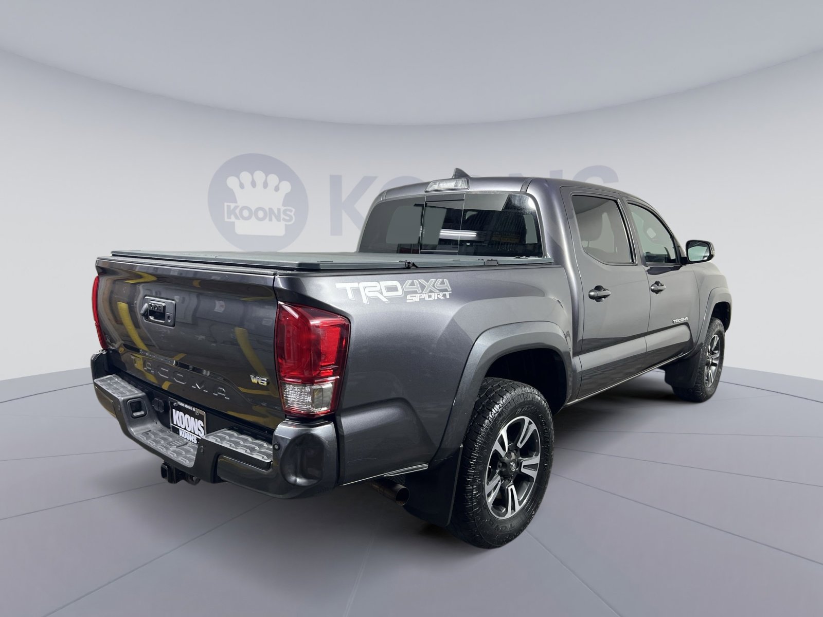 Used 2017 Toyota Tacoma TRD Sport image 7