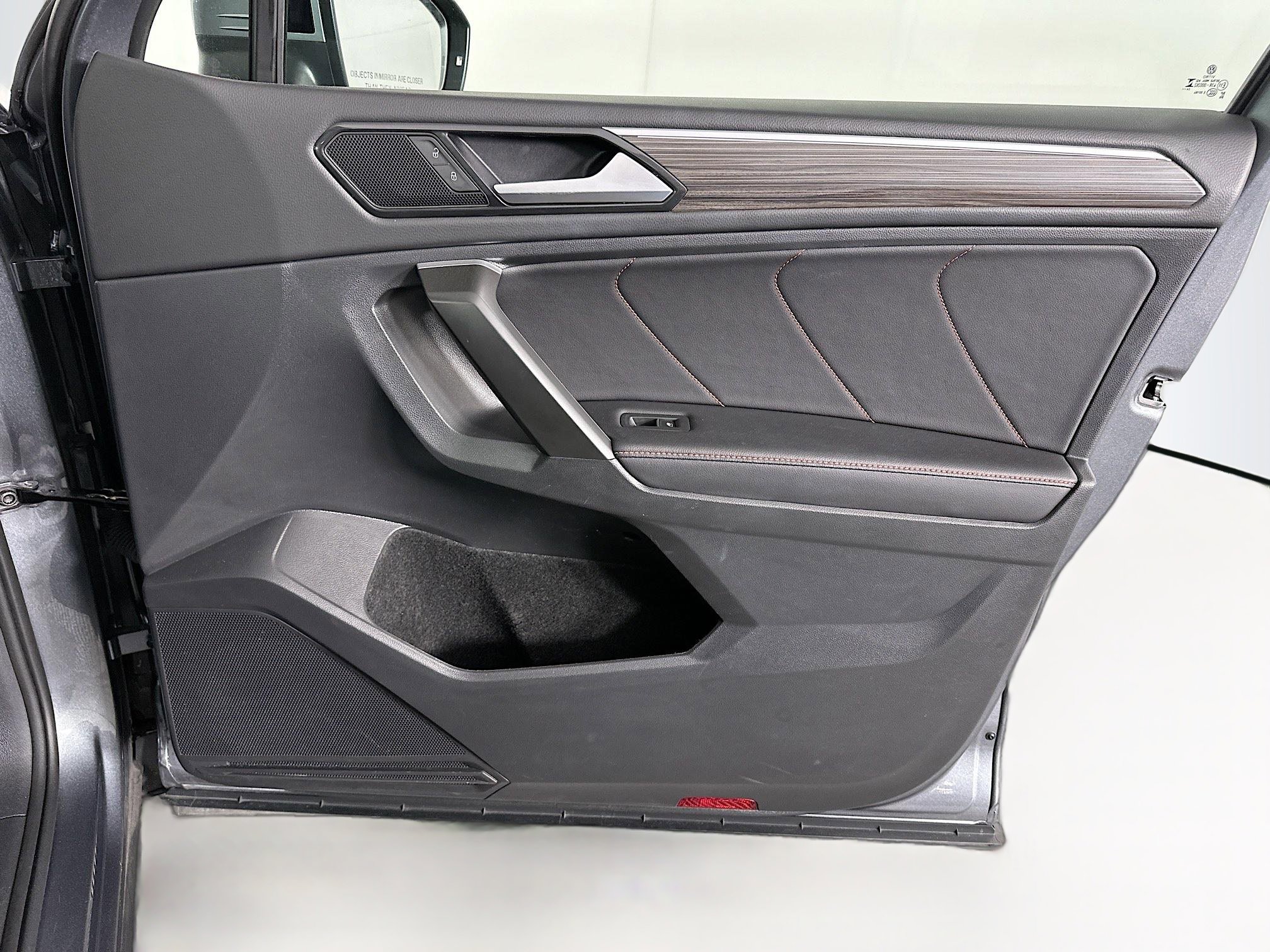 Used 2024 Volkswagen Tiguan Wolfsburg Edition image 33