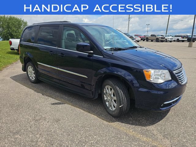 Used 2013 Chrysler Town & Country Touring FWD image 7