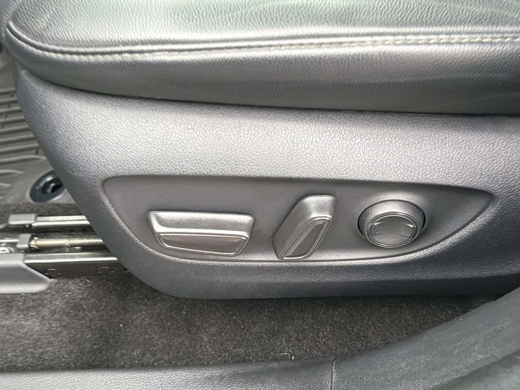 Used 2023 Toyota Highlander XSE image 27