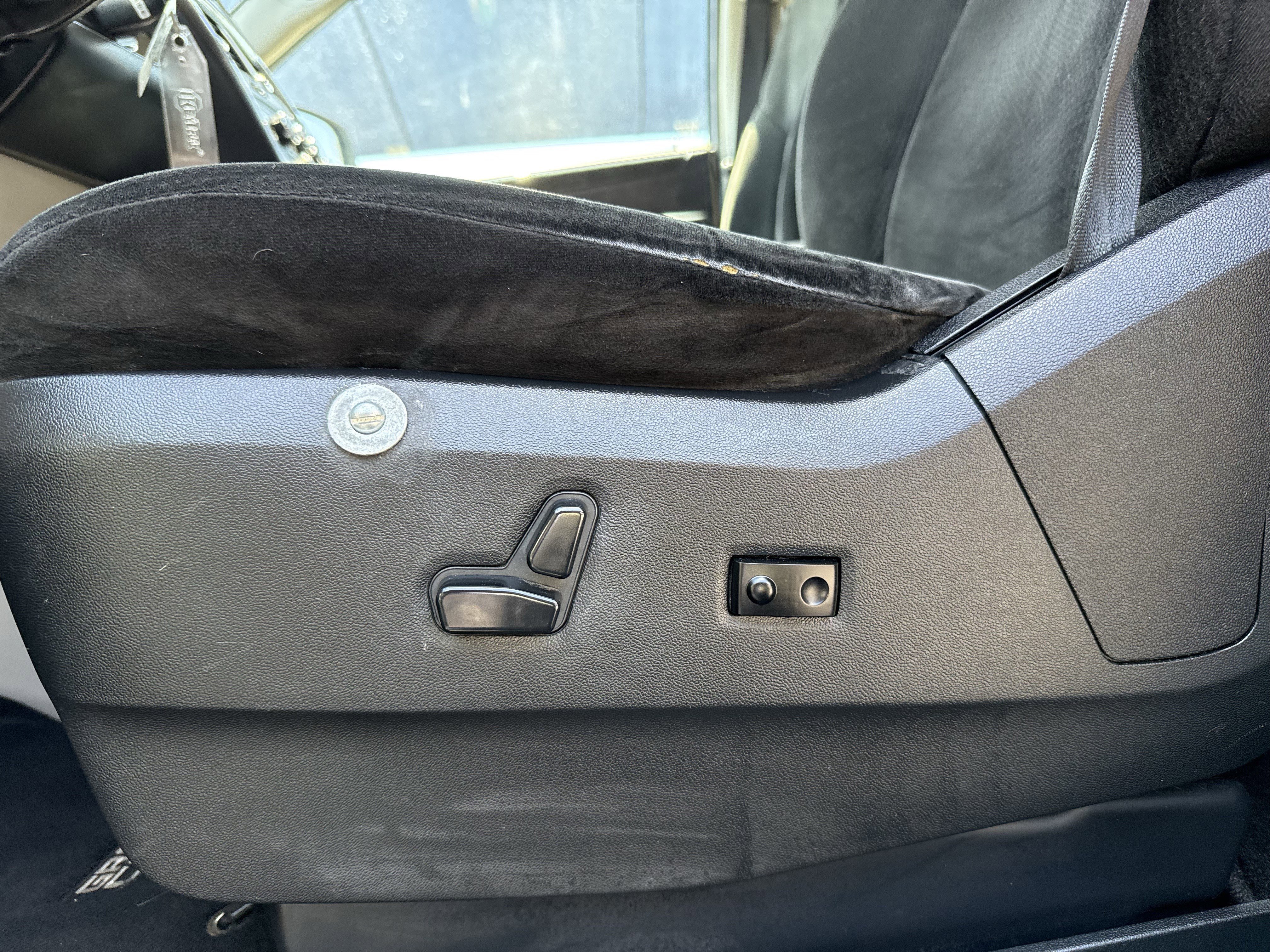 Used 2015 Dodge Grand Caravan SXT w/ UConnect Hands-Free Group image 19