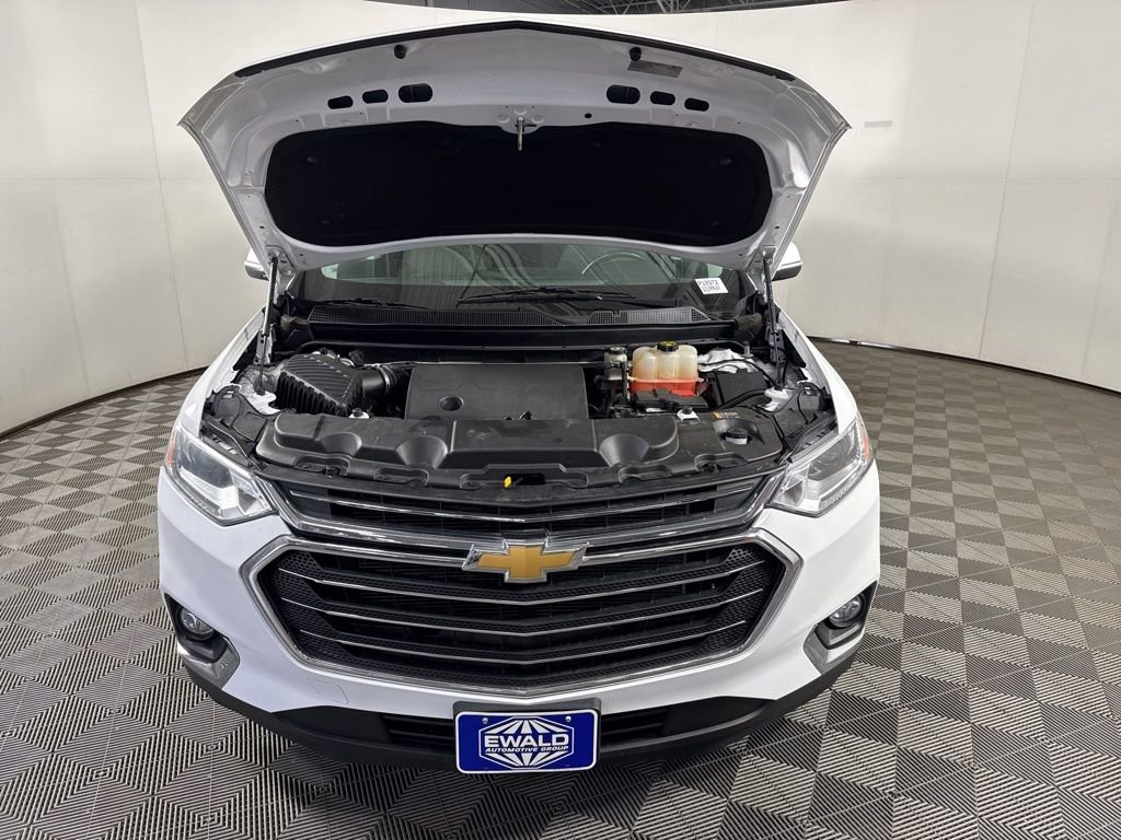 Used 2020 Chevrolet Traverse LT w/ Driver Confidence II Package image 4