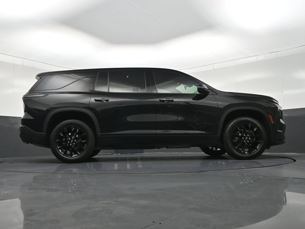 Used 2024 Chevrolet Traverse LS w/ Midnight/Sport Edition FWD image 29
