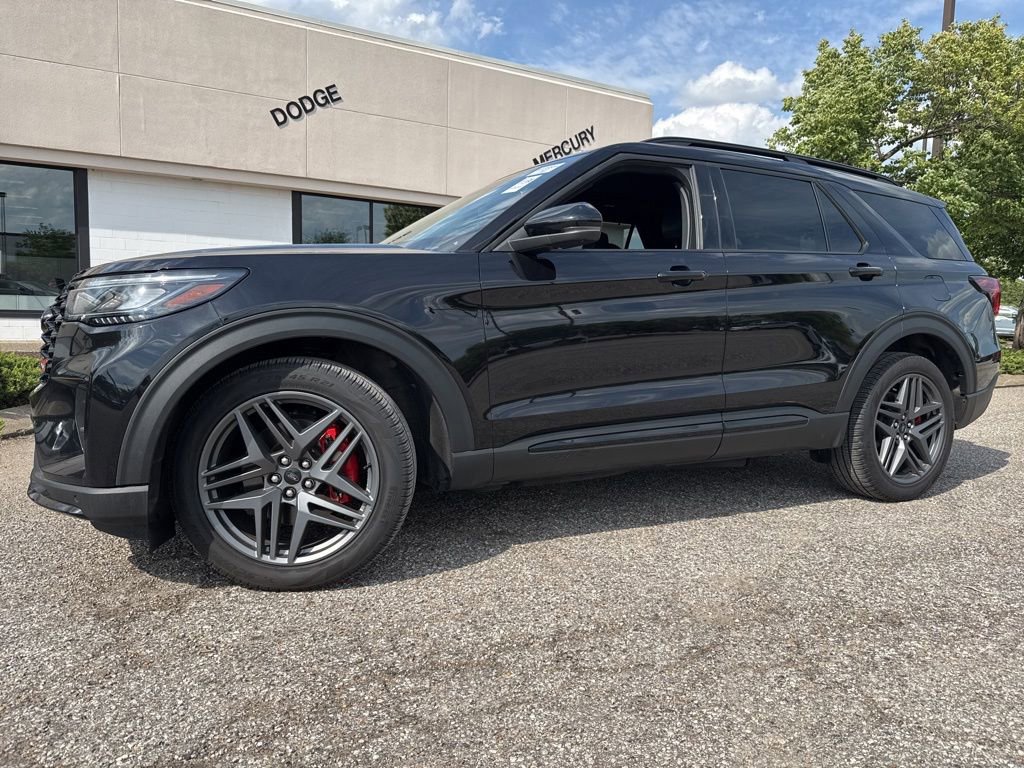 Used 2025 Ford Explorer ST