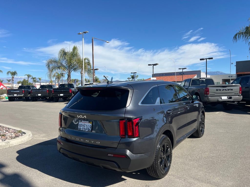 Used 2022 Kia Sorento LX image 8