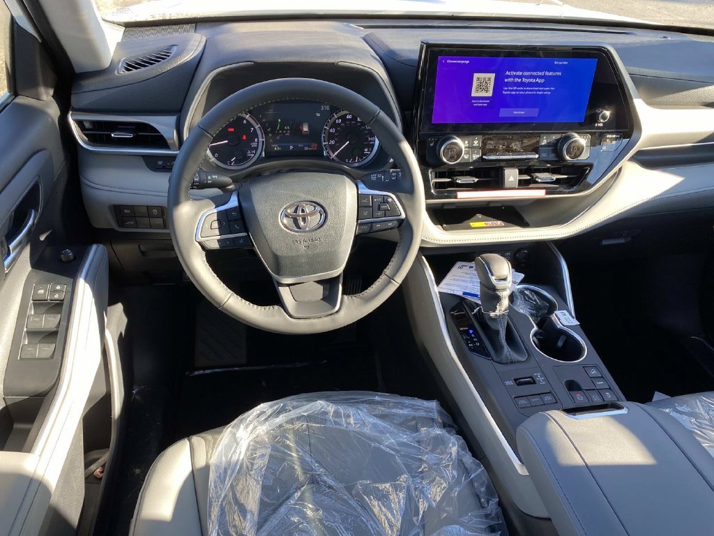 New 2026 Toyota Highlander AWD image 10