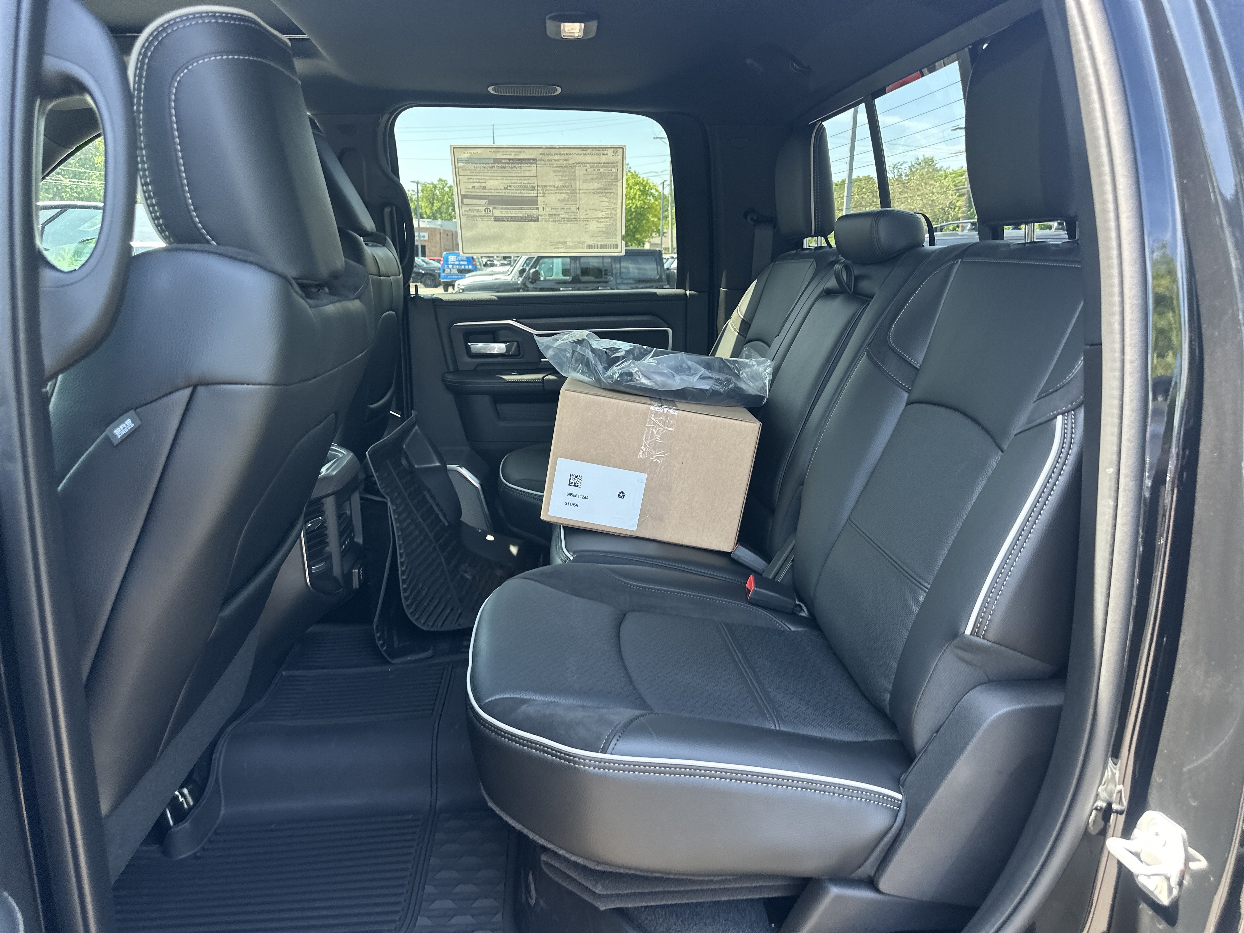 New 2026 RAM 3500 Laramie AWD/4WD image 30