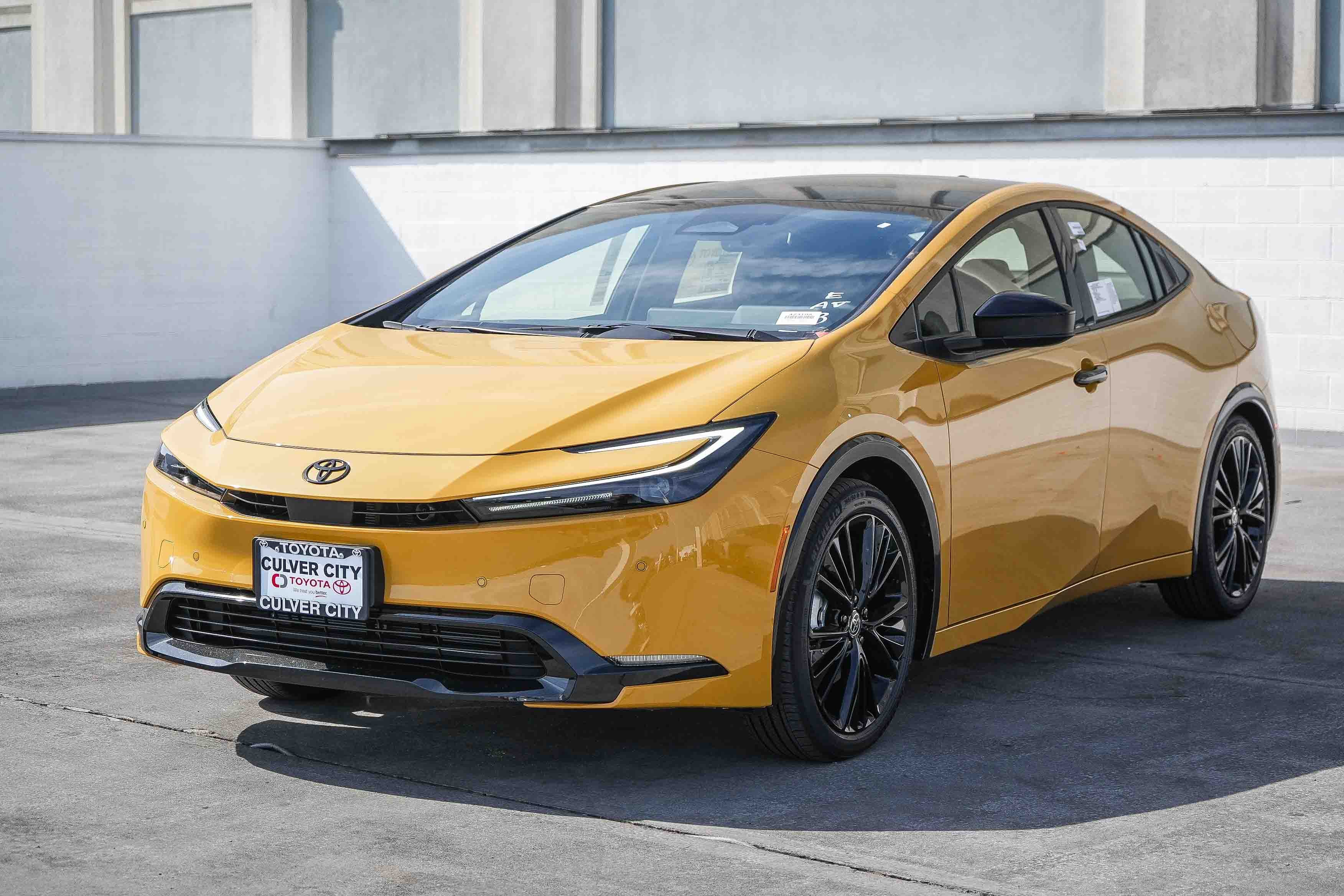 New 2026 Toyota Prius Plug-In Hybrid FWD image 3