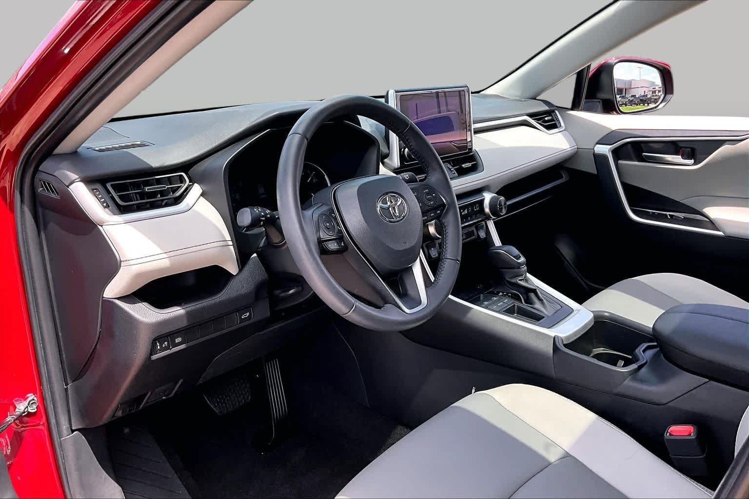 Used 2024 Toyota RAV4 XLE Premium FWD image 35