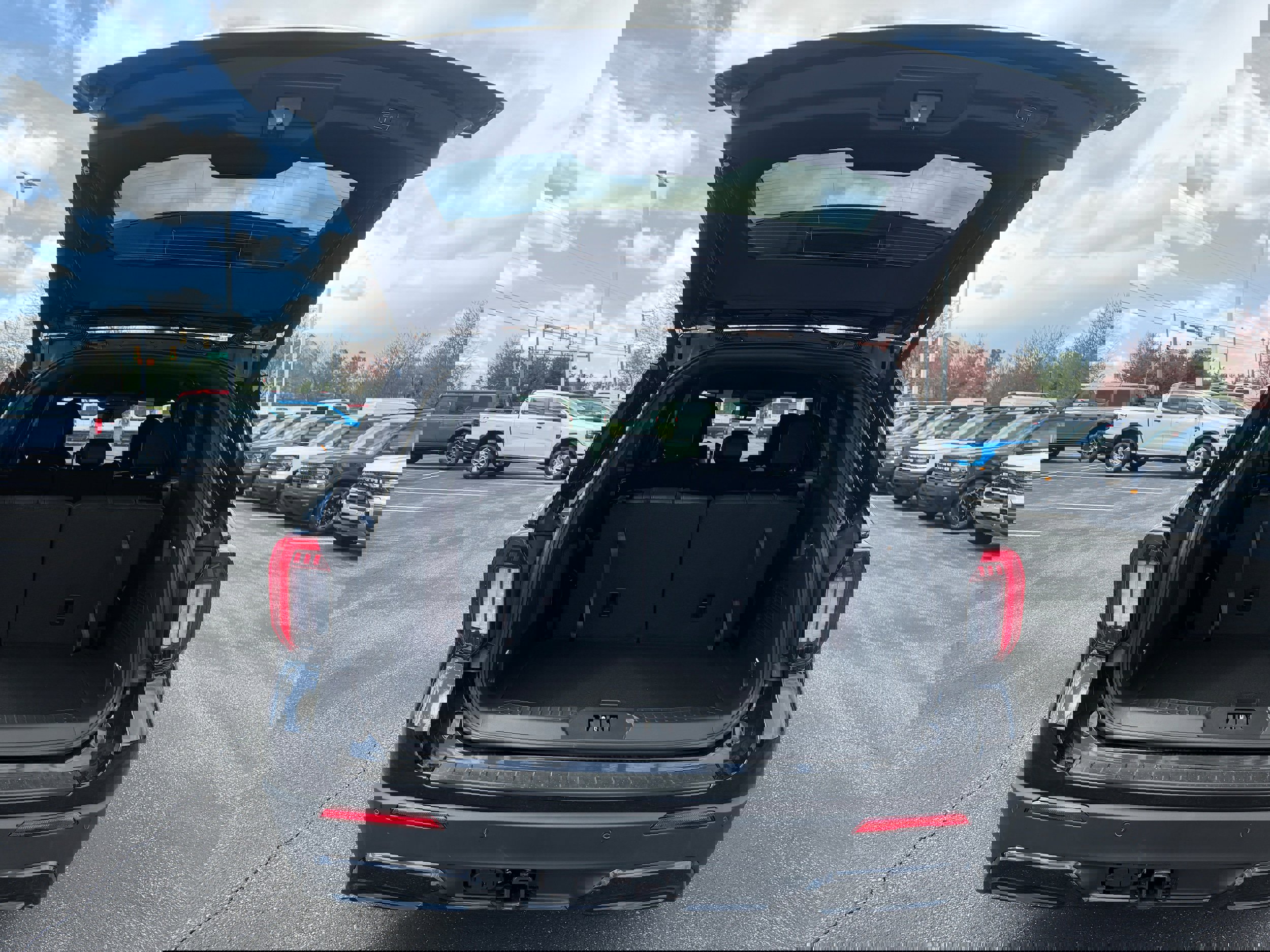 New 2026 Ford Explorer ST-Line w/ ST-Line Street Pack image 16