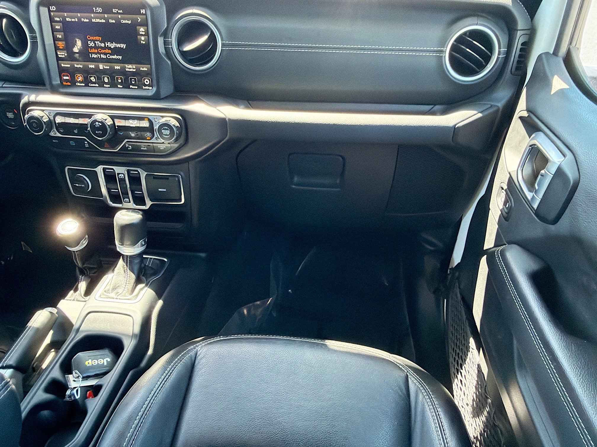 Used 2023 Jeep Wrangler Sahara w/ Cold Weather Group image 17