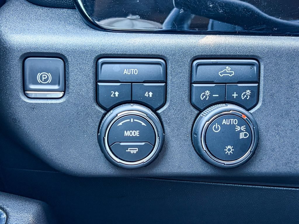 Used 2023 Chevrolet Silverado 1500 LT AWD/4WD image 47
