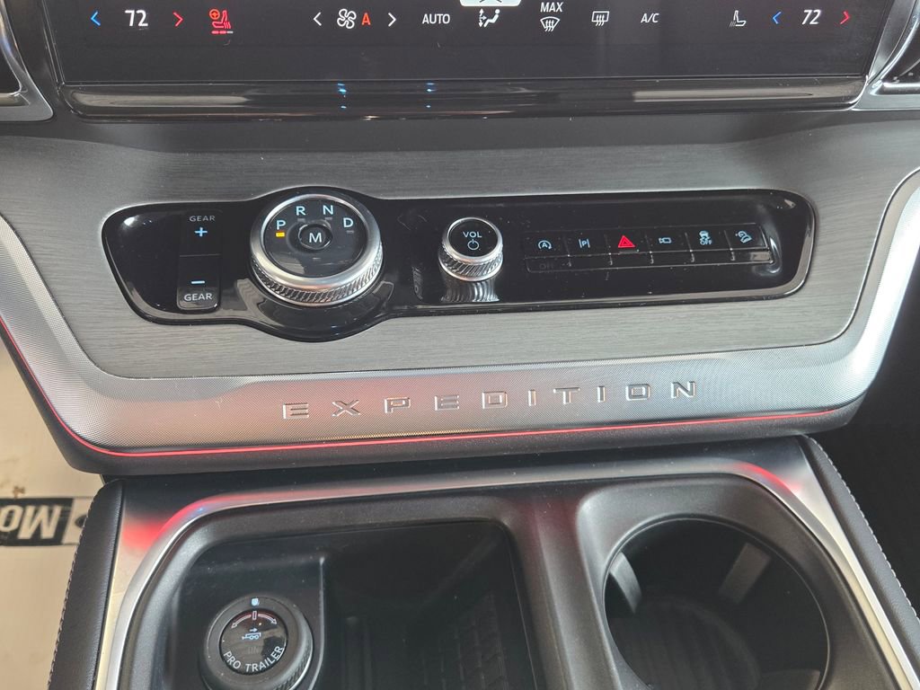 Used 2025 Ford Expedition Platinum w/ Driver's Package image 18