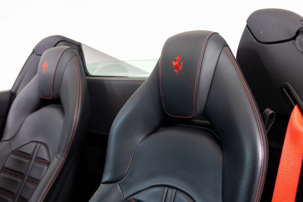 Used 2022 Ferrari F8 Tributo RWD image 32
