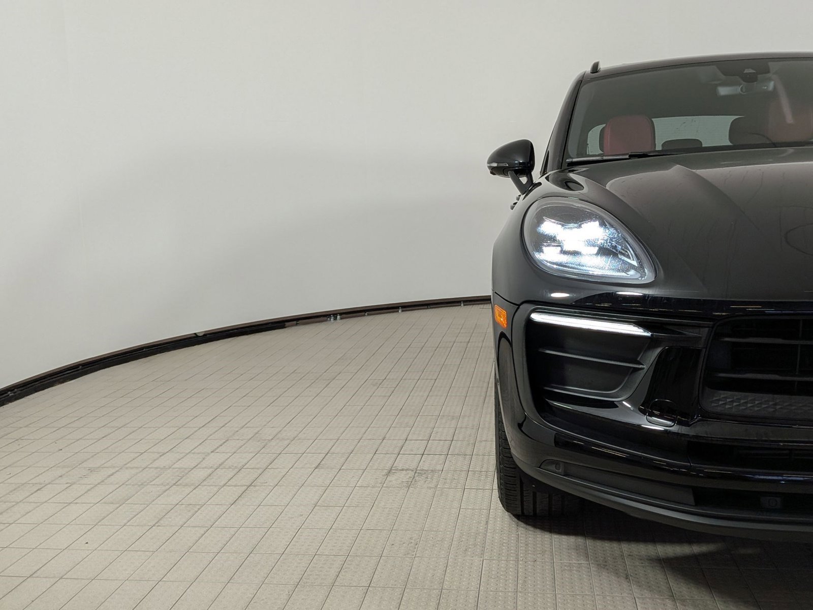 Certified 2023 Porsche Macan AWD/4WD image 12