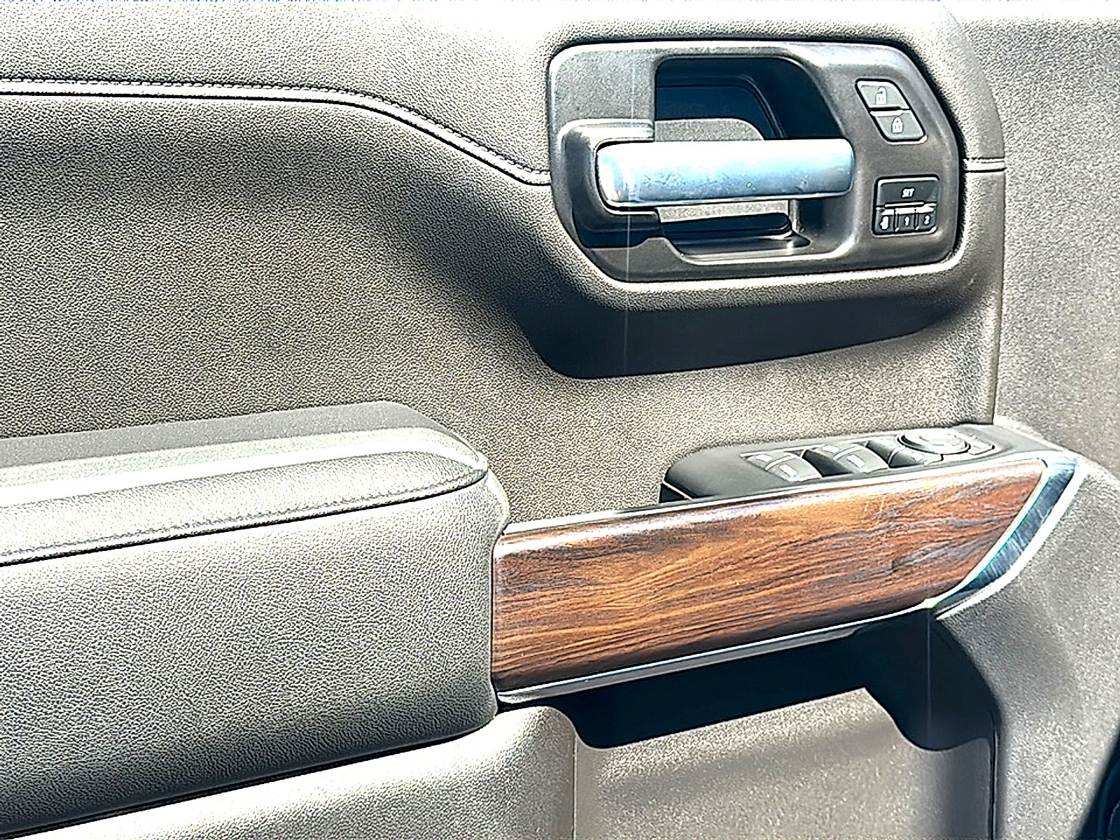 Used 2022 GMC Sierra 1500 SLT image 16