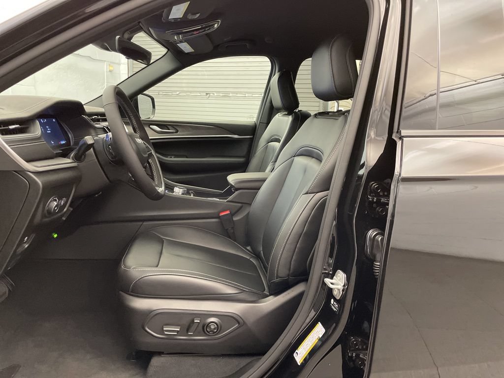 New 2025 Jeep Grand Cherokee L Limited RWD image 14