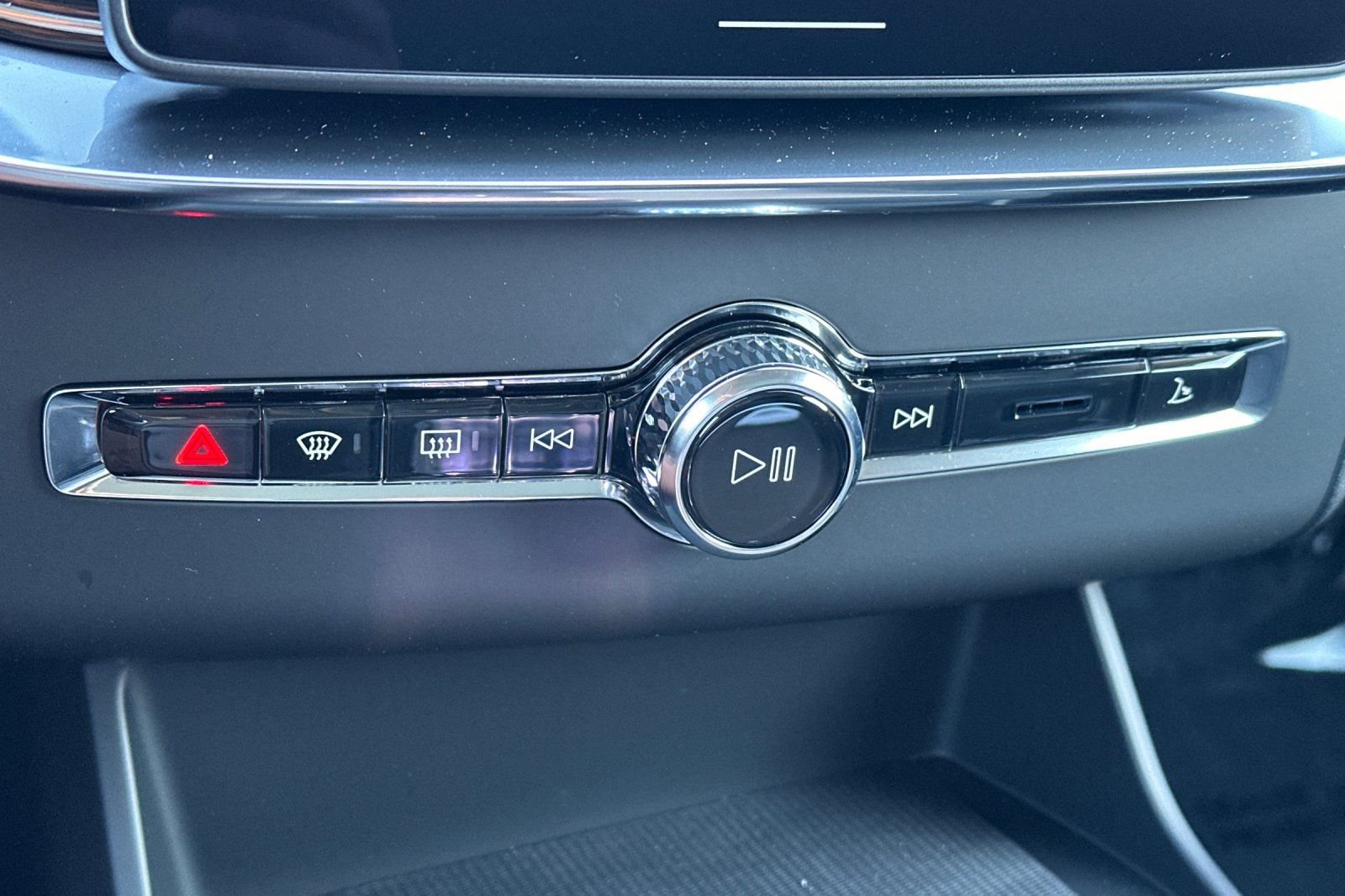 New 2026 Volvo XC90 B5 Plus w/ Protection Package image 24