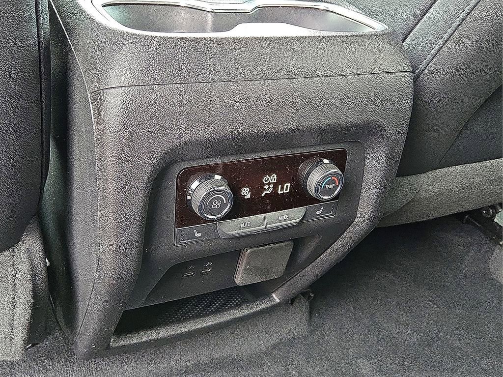 Used 2025 Chevrolet Traverse RS image 17