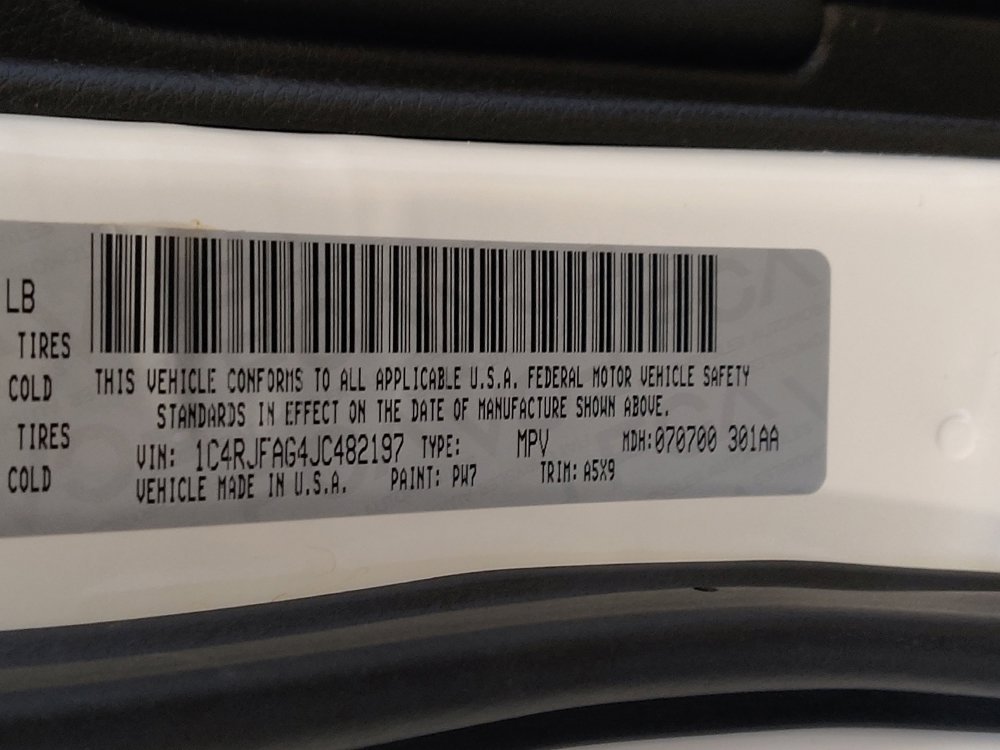 Used 2018 Jeep Grand Cherokee Laredo image 33