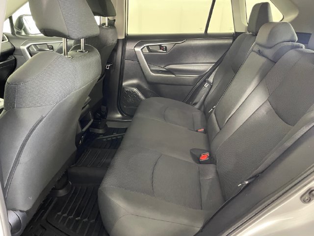 Used 2020 Toyota RAV4 LE AWD/4WD image 16