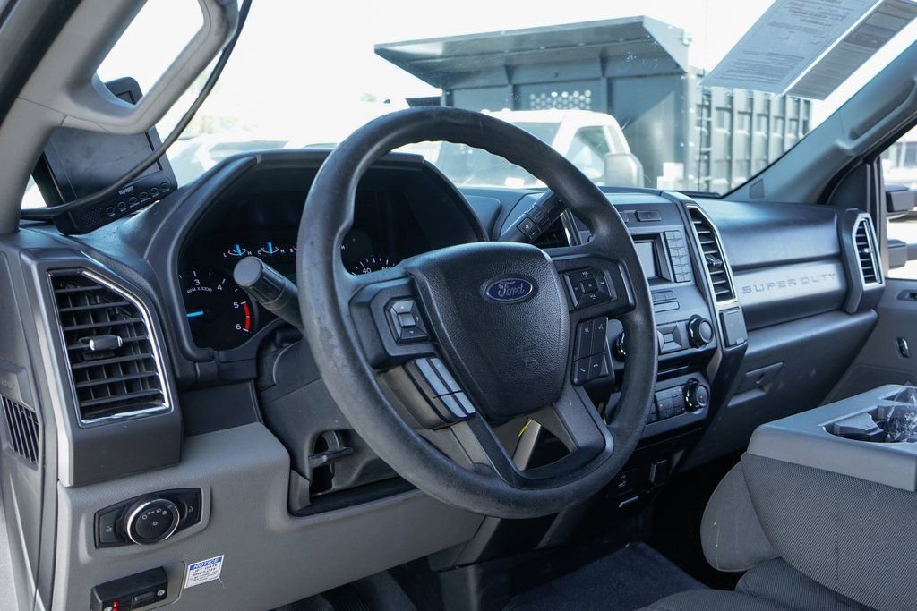 Used 2017 Ford F550 2WD Regular Cab Super Duty image 25