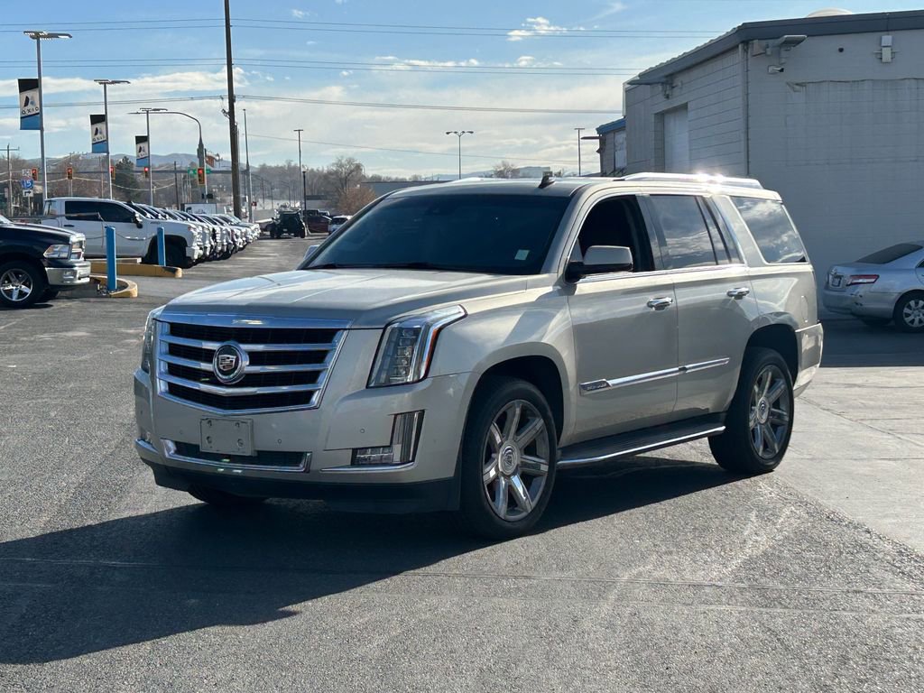 Used 2015 Cadillac Escalade Luxury AWD/4WD image 8