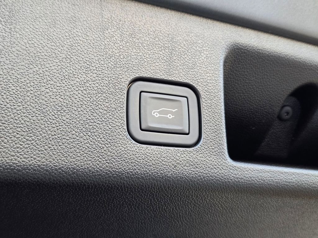 Used 2025 Chevrolet Equinox EV LT w/ Convenience Package image 31