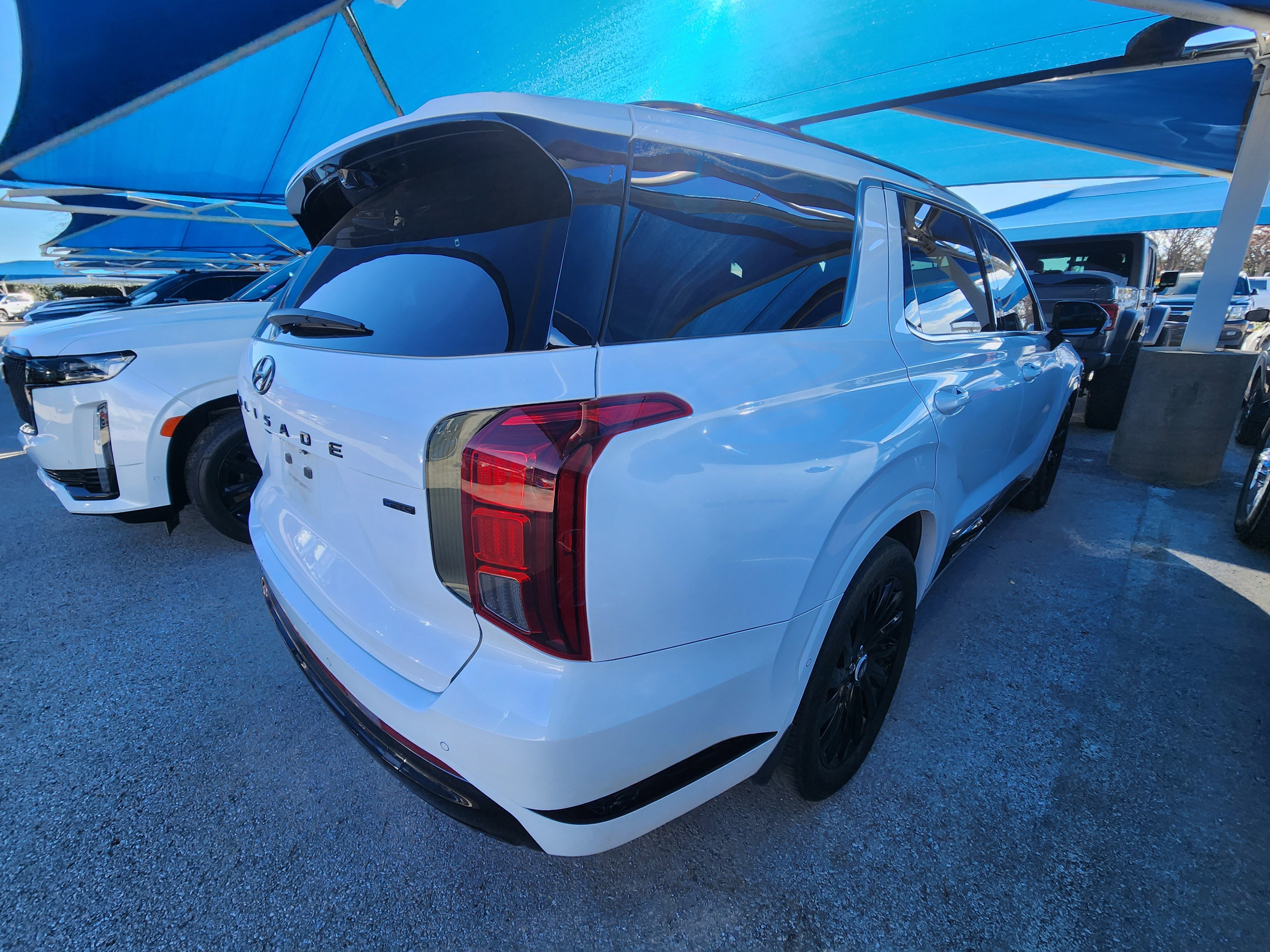 Used 2024 Hyundai Palisade Calligraphy image 4