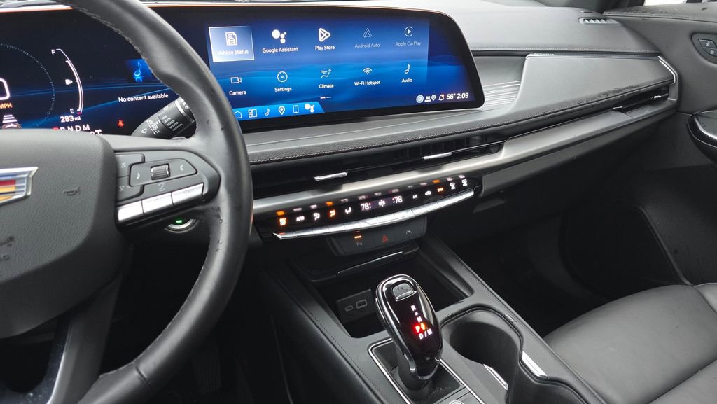 Used 2025 Cadillac XT4 Premium Luxury image 29