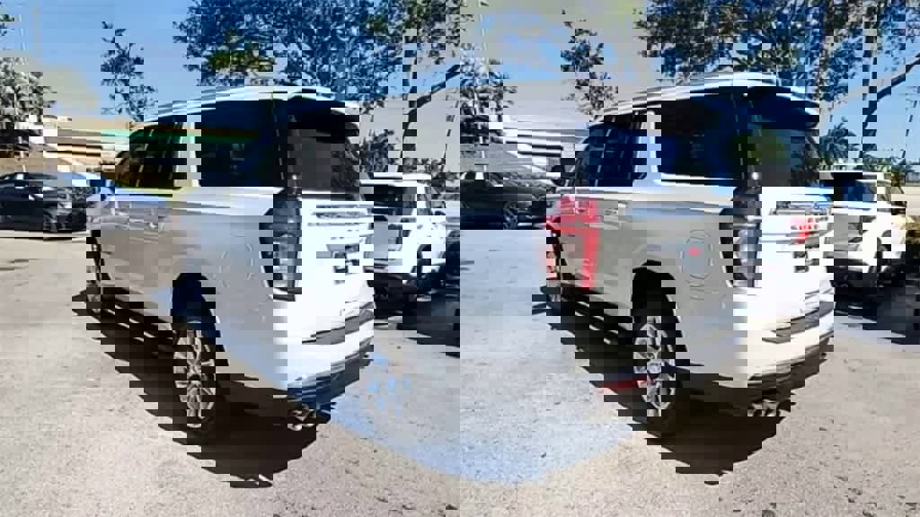 Used 2021 Chevrolet Suburban Premier image 6