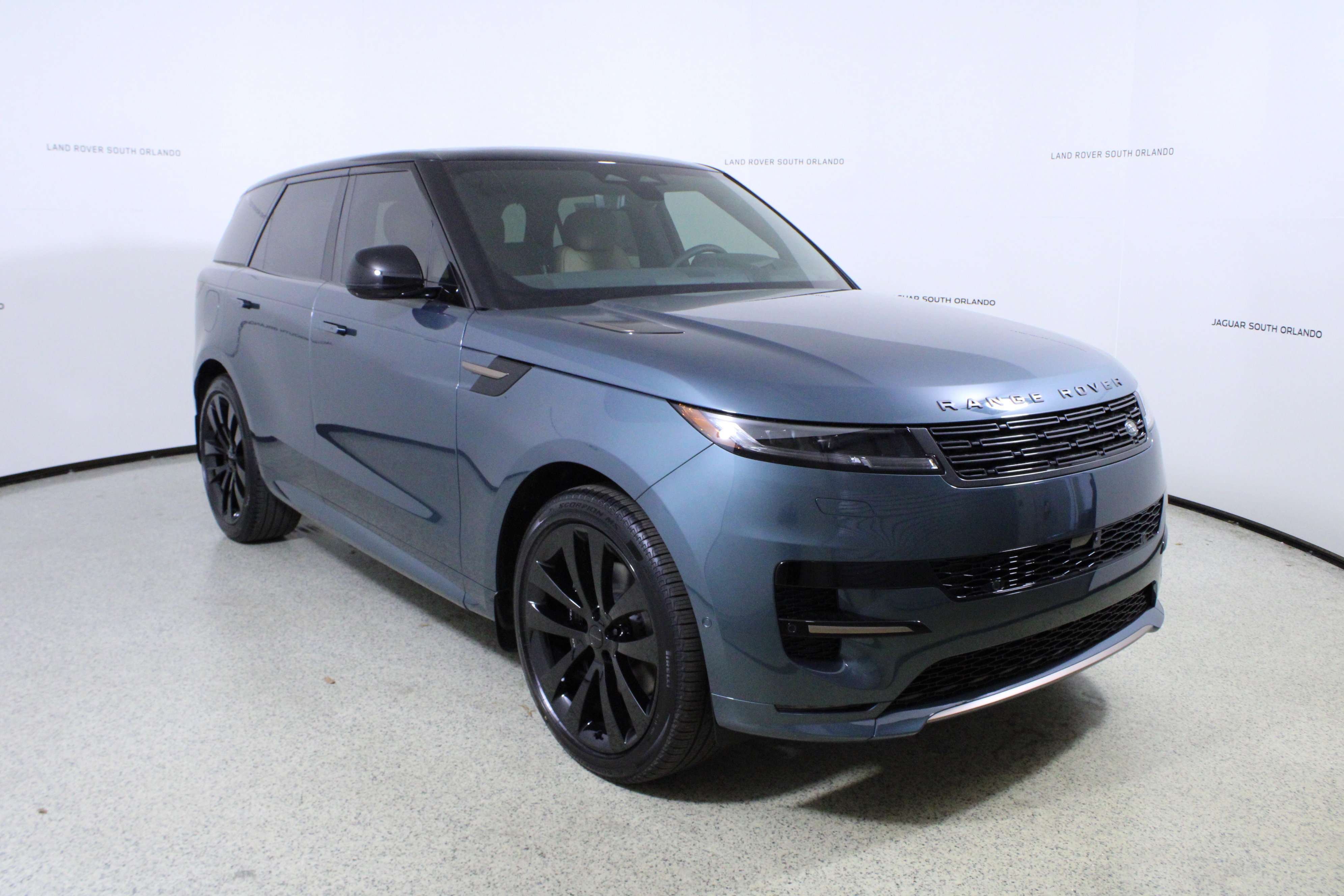 New 2026 Land Rover Range Rover Sport Dynamic SE image 3