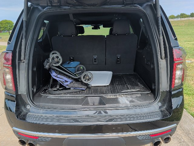 Used 2023 Chevrolet Suburban Premier AWD/4WD image 14