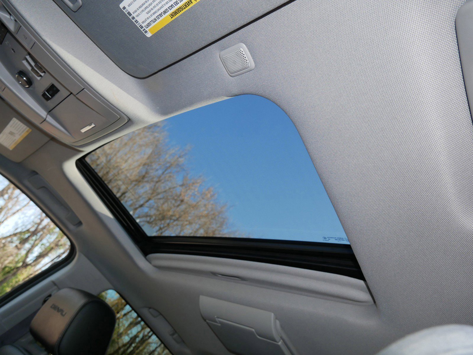 Used 2015 GMC Yukon Denali w/ Open Road Package image 25