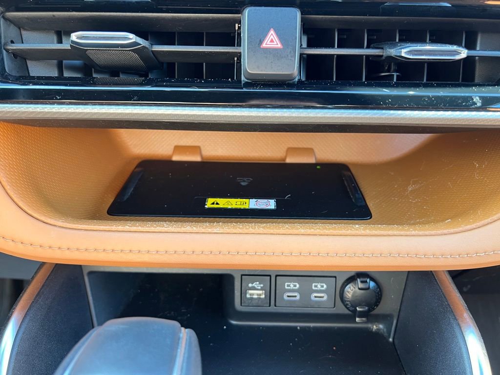 Used 2023 Toyota Highlander Platinum AWD/4WD image 31