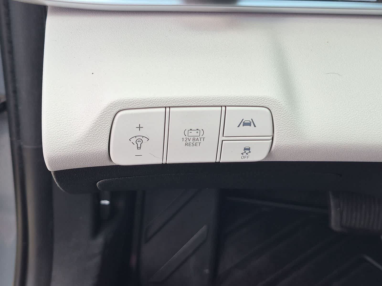Used 2022 Hyundai Elantra Limited FWD image 18