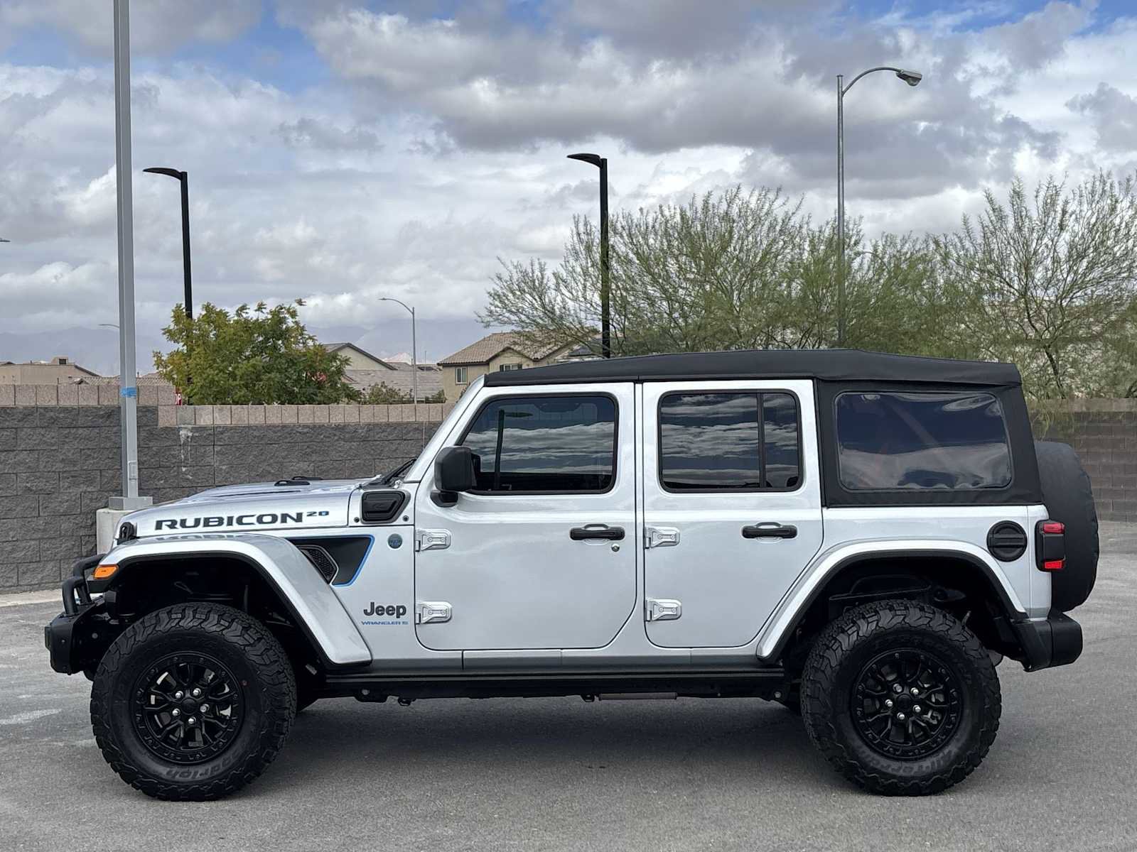 Used 2023 Jeep Wrangler Unlimited Rubicon 4xe AWD/4WD image 5