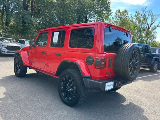 Used 2025 Jeep Wrangler Unlimited Sahara w/ Safety Group AWD/4WD image 25