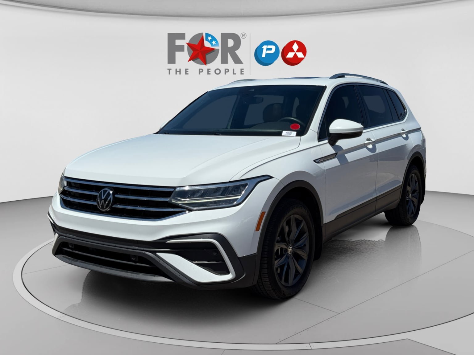 Used 2024 Volkswagen Tiguan SE w/ Panoramic Sunroof Package