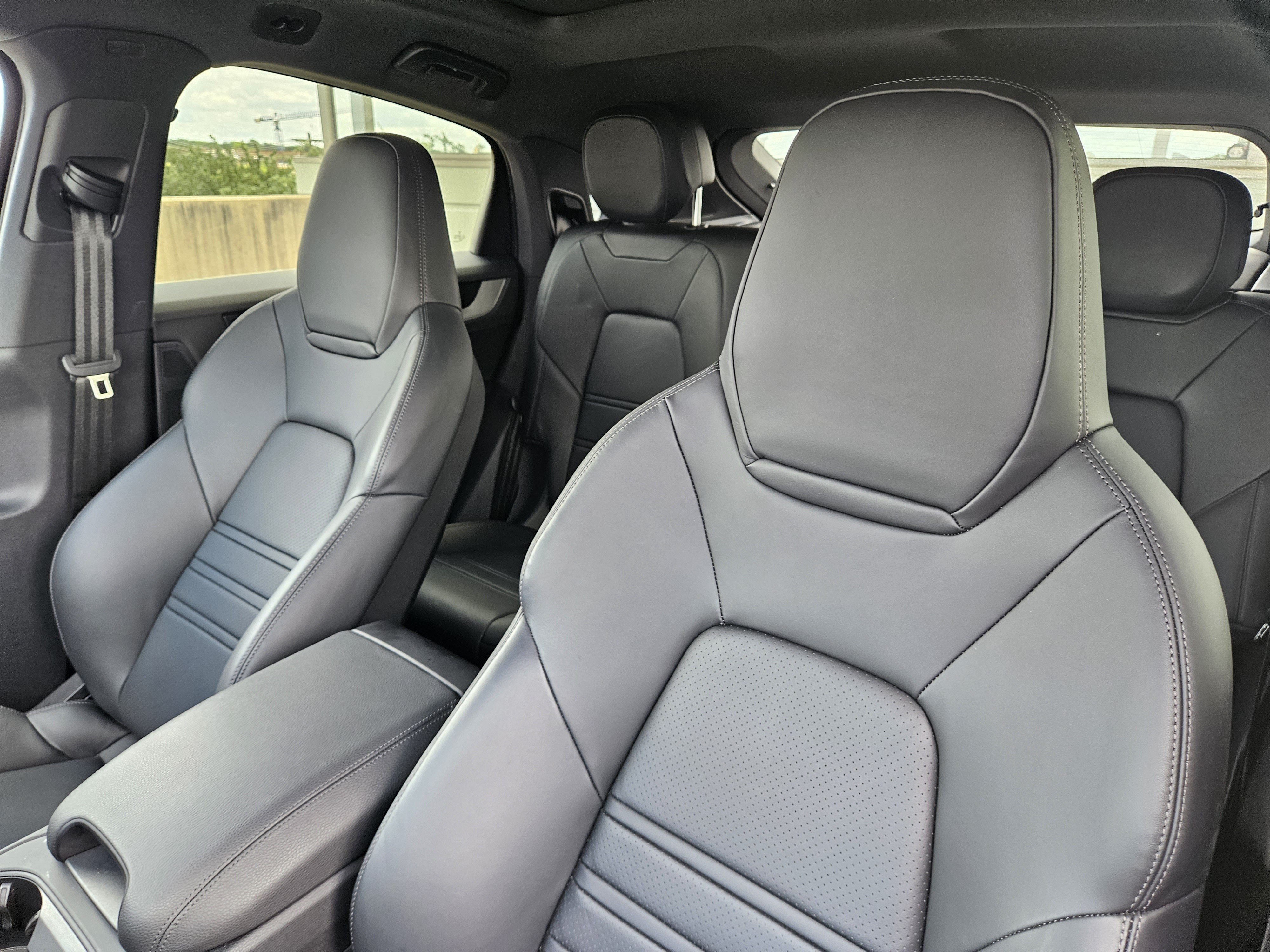 Certified 2026 Porsche Cayenne Coupe AWD/4WD image 6