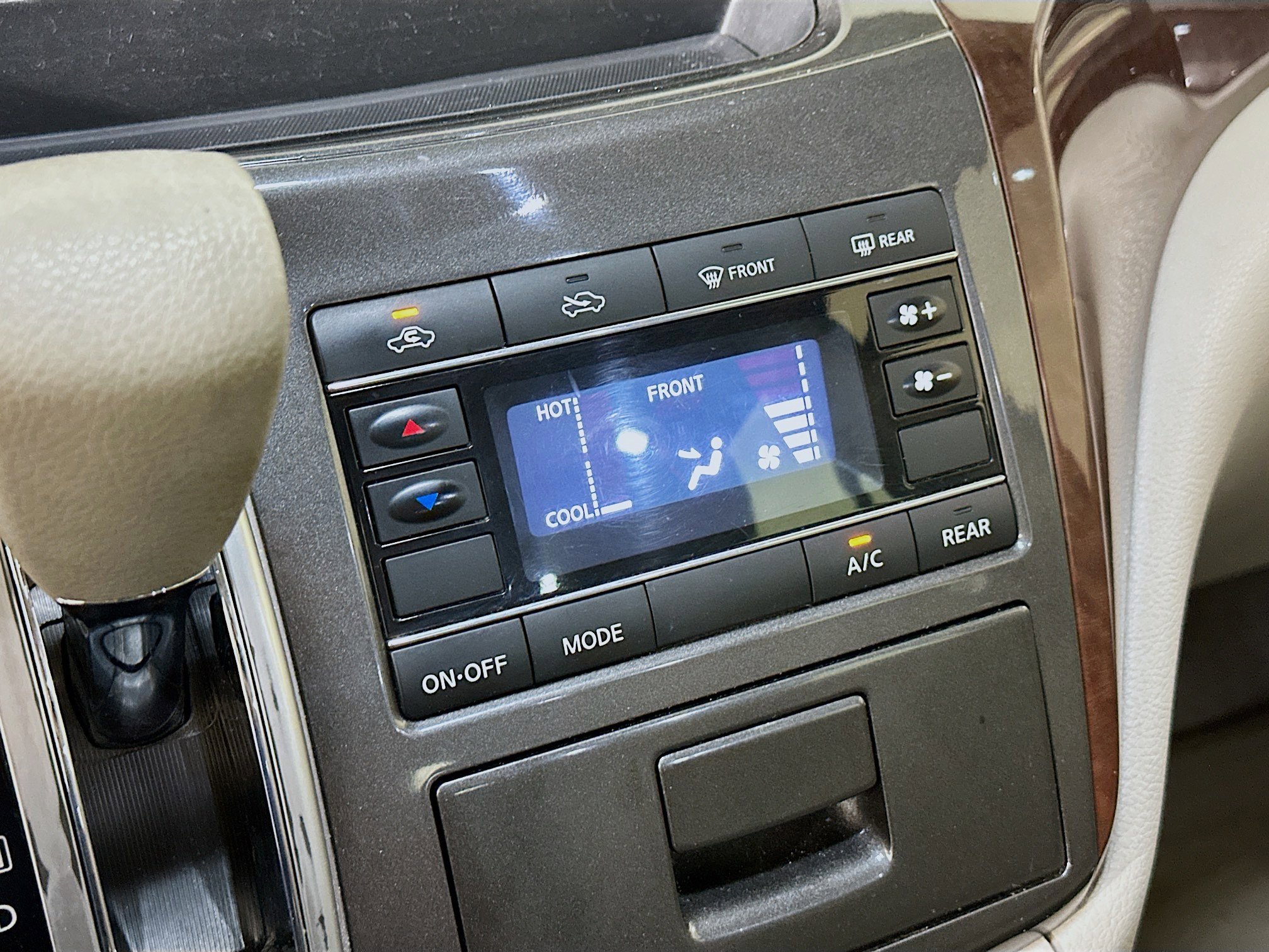 Used 2012 Nissan Quest S image 21