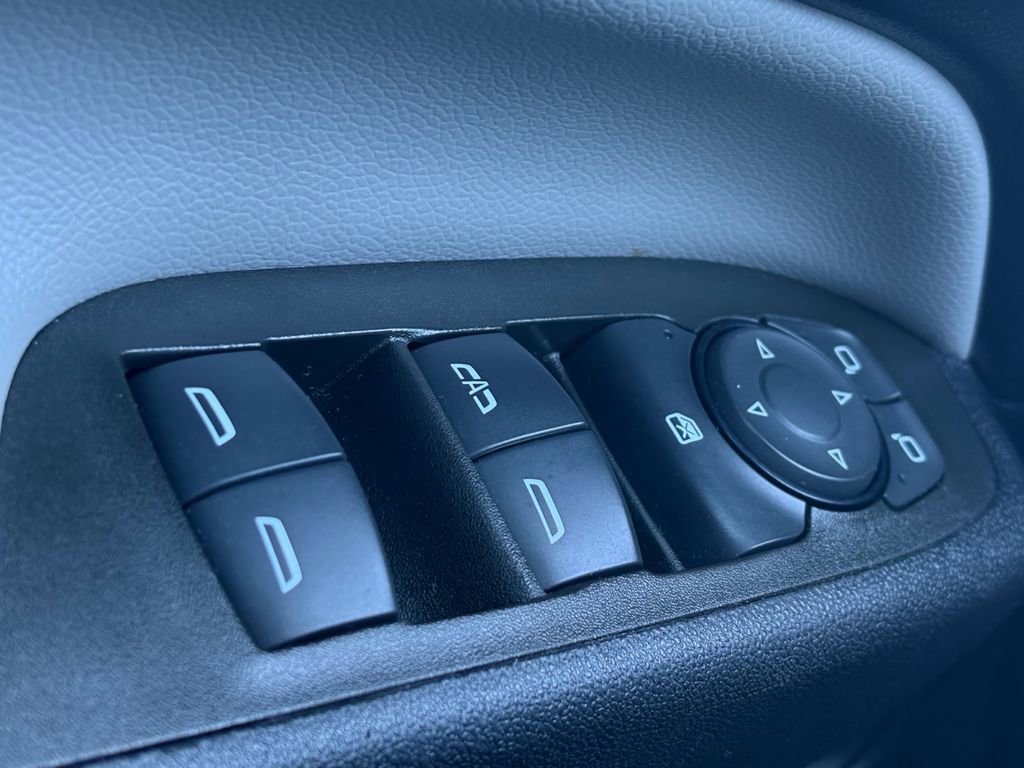 Used 2023 Chevrolet Equinox LS image 12