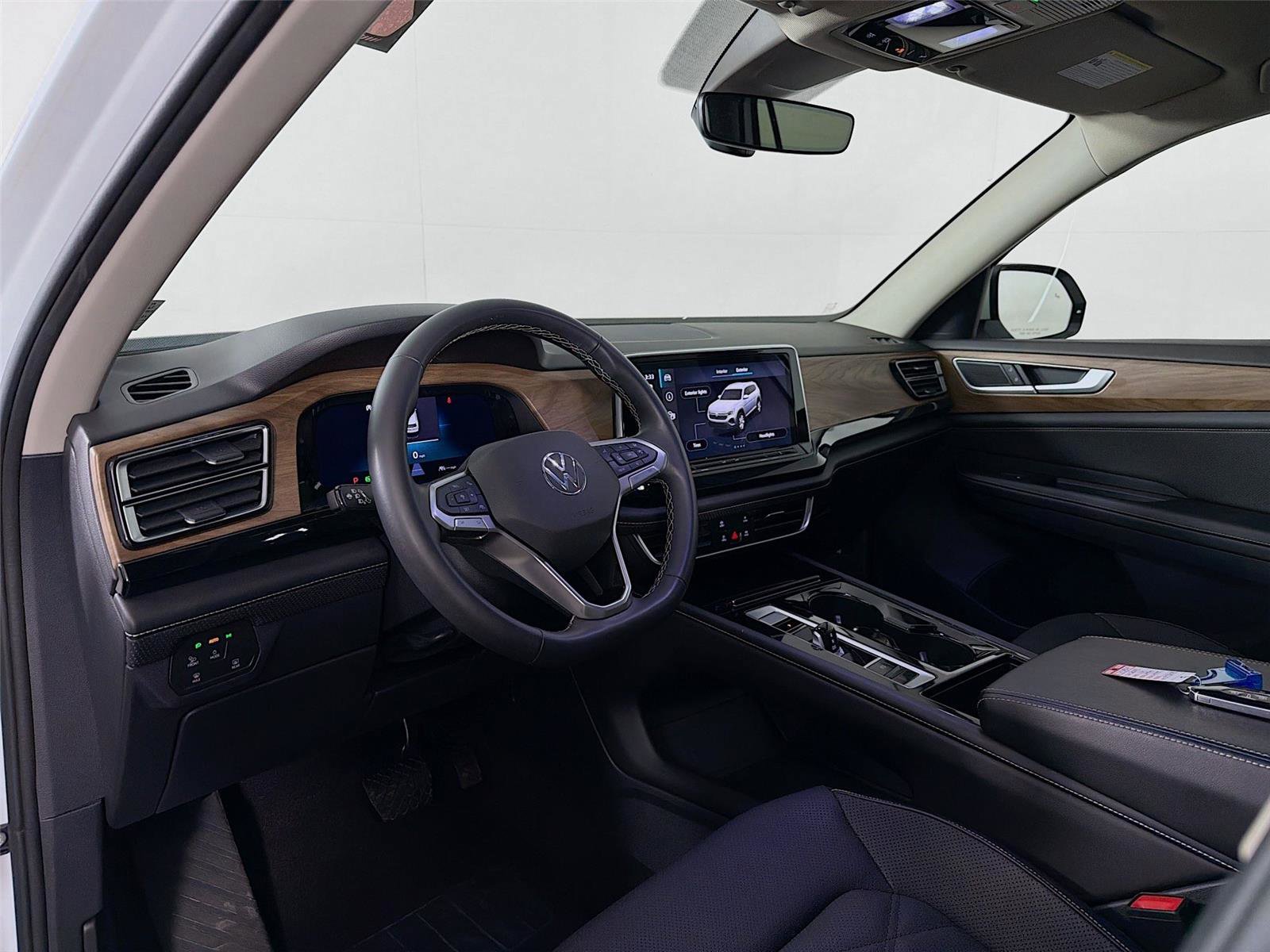 Used 2024 Volkswagen Atlas SE image 9