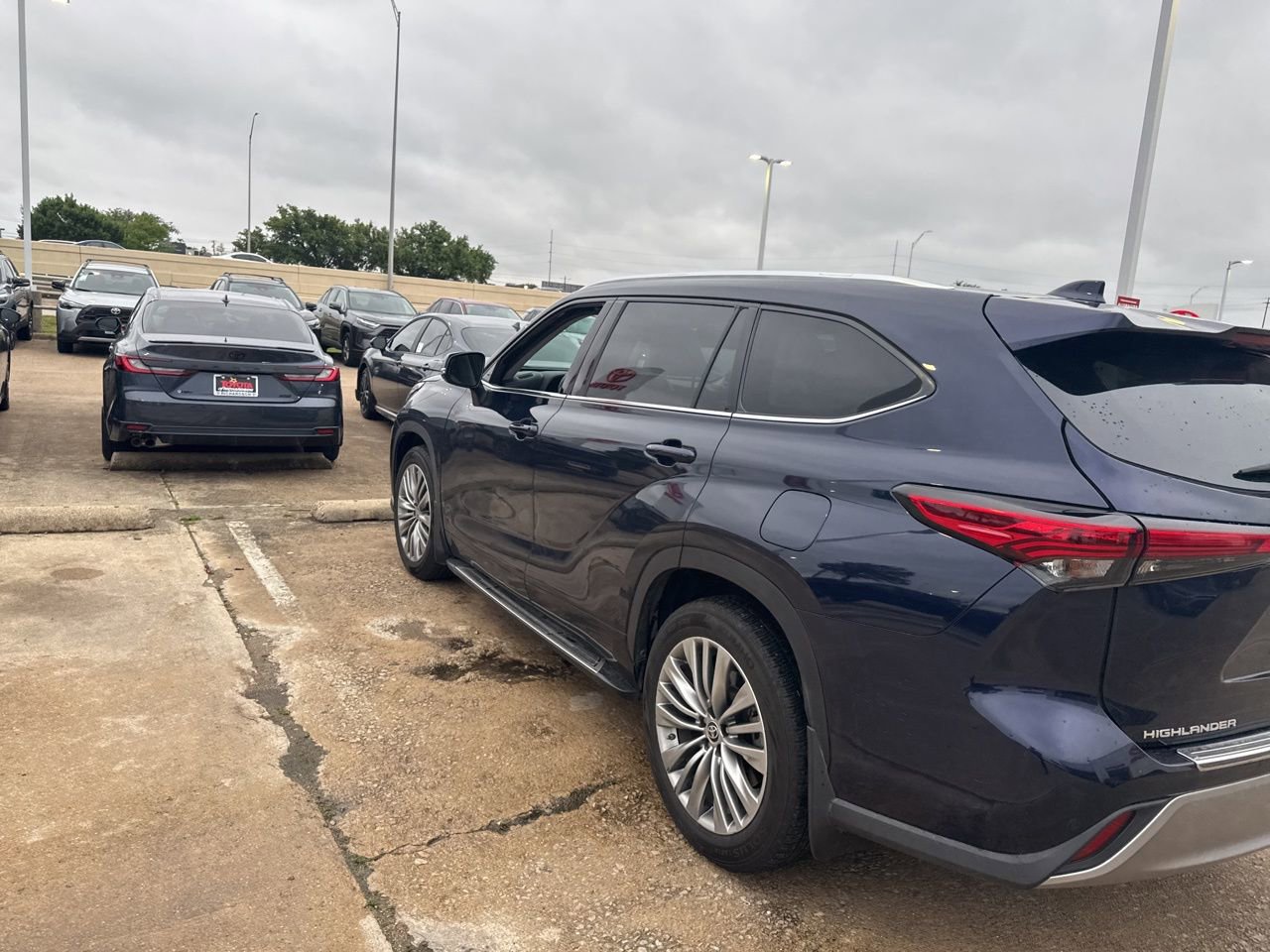 Used 2021 Toyota Highlander Platinum FWD image 6