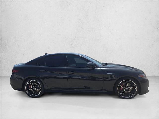 Used 2023 Alfa Romeo Giulia Veloce RWD image 4