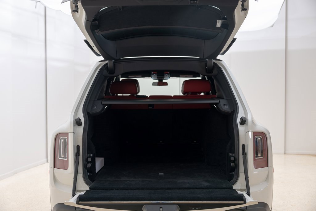 Used 2023 Rolls-Royce Cullinan image 12