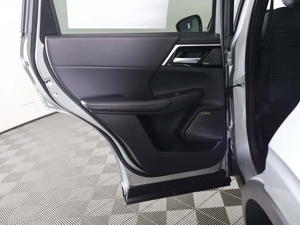 New 2025 Mitsubishi Outlander SE image 30