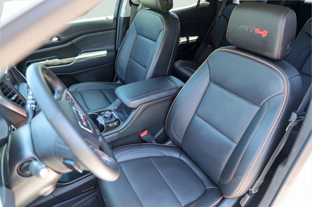 Used 2023 GMC Acadia AT4 w/ Technology Package AWD/4WD image 10