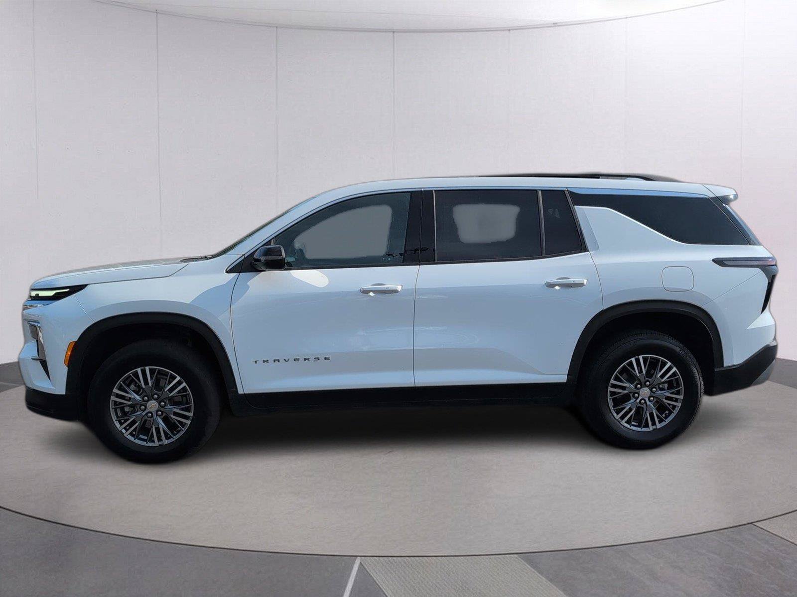 Certified 2025 Chevrolet Traverse LT AWD/4WD image 2