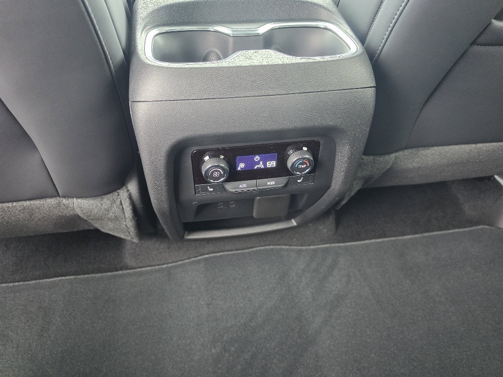 New 2027 Chevrolet Traverse RS AWD/4WD image 19